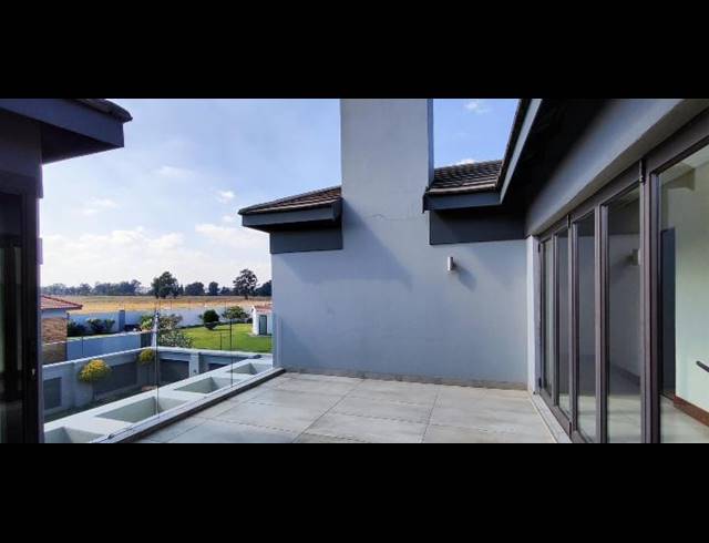 5 BEDROOM HOUSE FOR SALE IN HELDERWYK